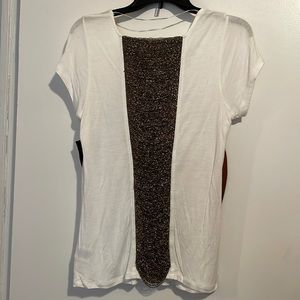 White scoopneck T-shirt with gold and black detail on the back